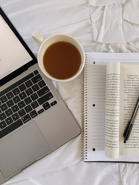 Tea And Study Aesthetic, Study Aesthetic Light Academia, Study Light Academia, Translation Major Aesthetic, Light Study Aesthetic, Translation Student Aesthetic, Light Academia School Aesthetic, Translator Job Aesthetic Wallpaper, Dark Academia Flatlay