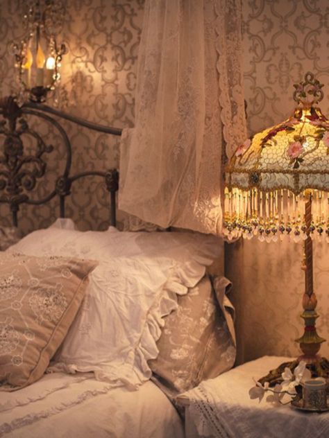 Victorian Room Decor, Victorian Bedroom Decor, Victorian Room, Victorian Bedroom, Victorian Lampshades, Victorian Aesthetic, Vintage Bedroom, Aesthetic Rooms, Pretty Room