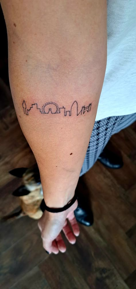 Single-line tattoo London skyline Fine Line Bridge Tattoo, London Tattoo Ideas, London Skyline Tattoo, Running London, England Tattoo, Vienna Tattoo, Train Tattoo, London Quotes, Skyline Tattoo