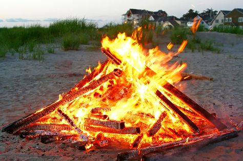 Beach Bonfires - OuterBanks.com Summer Bonfire, Beach Fire, Party Swimming Pool, Beach Bonfire, Camping Places, Summer Beach Party, Beach Camping, Paradise On Earth, Beach Vibe