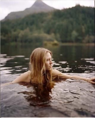 Wild Swimming Photography, Wild Swimming Scotland, Open Water Swimming Aesthetic, Wild Water Swimming, Wild Swimming Aesthetic, Wild Swimming Uk, Lake Swimming Aesthetic, Swimming Reference, Swimming Poses