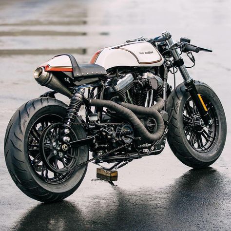 More Cb 750 Cafe Racer, Sportster Cafe Racer, Xe Ducati, Bike Motorcycles, Motor Klasik, Perjalanan Kota, Мотоциклы Harley Davidson, Retro Bikes, Cafe Racer Moto