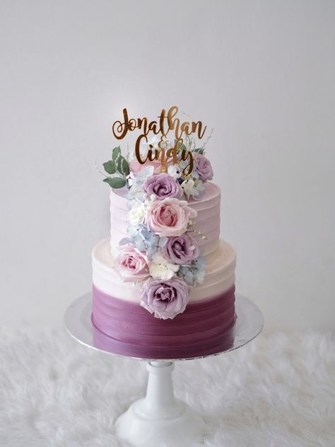 Buttercream cake with flower Wedding Cake Buttercream Flowers, Wedding Cakes Buttercream, Mummy Cake, Mother Birthday Cake, Mum Cake, Tier Cakes, Cake Bouquet, Cake Models, 1st Birthday Cakes