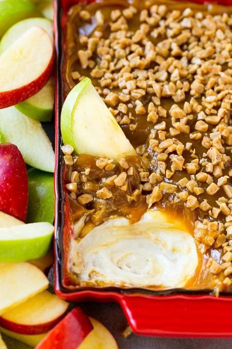 Caramel Apple Dip Recipe, Apple Dip Recipe, Caramel Apple Dip, Apple Slice, Caramel Dip, Apple Dessert, Apple Dip, Sweet Dips, Dip Recipes Easy