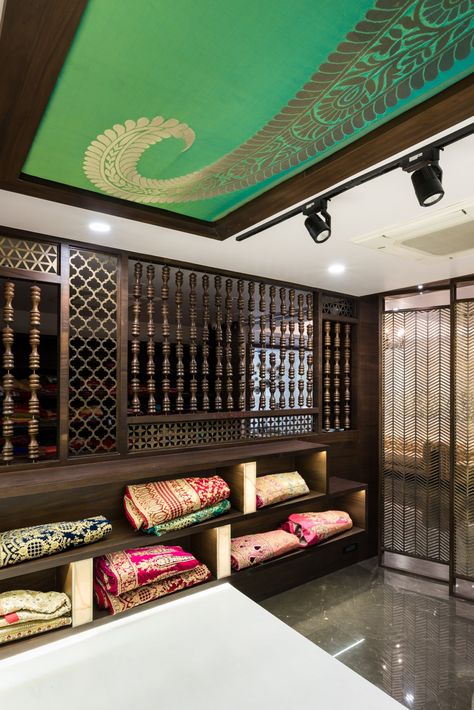 Ethnic Wedding Boutique | Rust The Design Studio - The Architects Diary Home Office Door Ideas, Bridal Showroom, Hotel Lobbies, Wal Art, Furniture Design Inspiration, Store Design Boutique, Indian Interiors, Country Modern, Showroom Interior Design