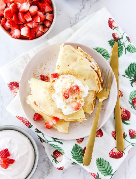 Low Calorie Crepes, Crepe Strawberry, Cream Crepes, Low Calorie Pumpkin, Crepe Ingredients, Strawberry Fluff, Crepes Filling, Homemade Strawberry Jam, Spice Muffins