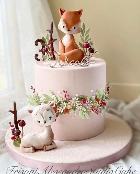 Baby Shower Ideas Woodland Theme, Friends Baby Shower Ideas, Forest Friends Baby Shower Ideas, Woodland Baby Shower Cake, Forest Friends Baby Shower, Woodland Birthday Cake, Animal Baby Shower Cake, Fox Cake, Woodland Creatures Baby Shower