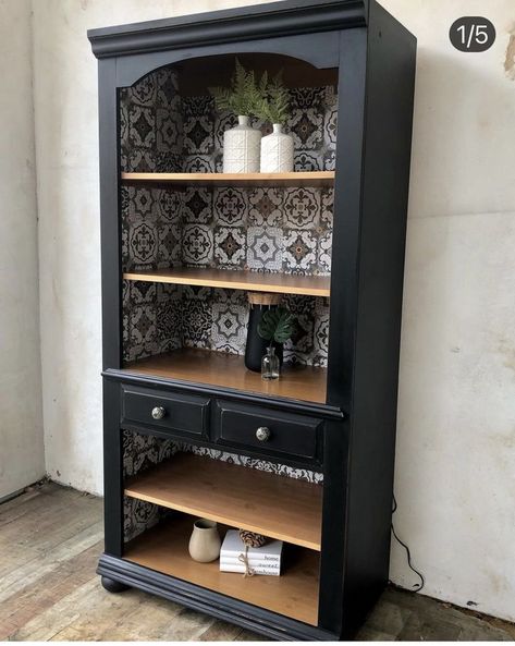 Furniture Makeover Inspiration, Diy Furniture Building, Black Bookcase, Bookcase Diy, Wallpaper Shelves, Furniture Fix, Rustic Home Design, Furniture Rehab, Diy Furniture Renovation