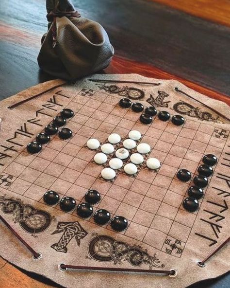 Viking Chess, History Games, Medieval Games, Vikings Game, Games Outdoor, Wooden Board Games, Rings Rose Gold, Pagan Crafts, Games Kids