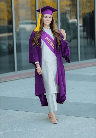 Graduation Outfit Ideas Pakistani, Convocation Dress Graduation Muslim, Convocation Dress Ideas, Convocation Outfit Ideas, Convocation Dress Graduation, Convocation Outfit Graduation, Convocation Dress, Convocation Outfit, White Graduation Dresses