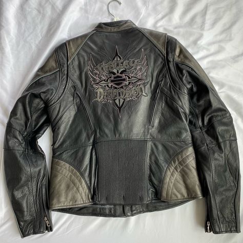 Harley Davidson Jacket Outfit, Cool Leather Jackets, Jackets 2000s, Upcycled Leather Jacket, Leather Jacket Biker, Grunge Jacket, Harley Davidson Leather Jackets, Diesel Jacket, Leather Jacket Vintage