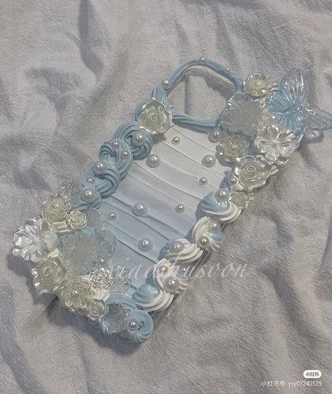 Art Deco Phone Case, Cream Glue Phone Case Ideas, Decoden Phone Case Aesthetic, Deco Cream Phone Case, Deco Phone Cases, Decorated Phone Cases, Decoden Toploader, Custom Phone Cases Ideas, Decoden Phone Cases