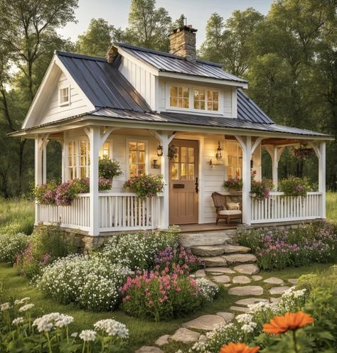 Country Cottage Architecture, Cute Exterior House, One Story Cottage House, White Cottages, Cute Small Houses, Cozy White Cottage, Cute Cottages, Pretty Cottage, Small Cottage Homes