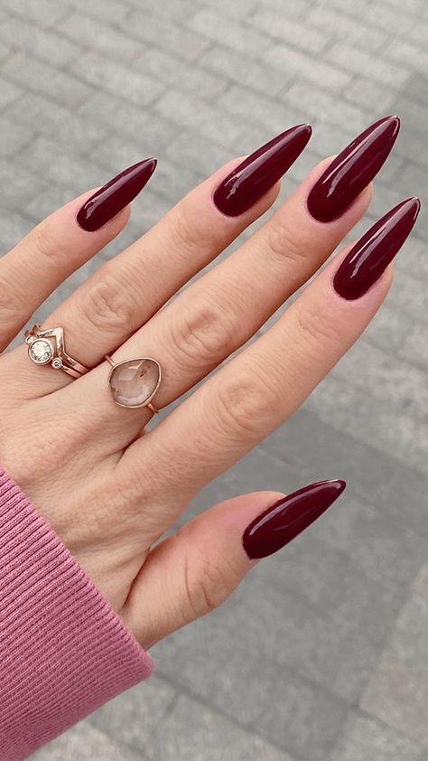 Dark Red Nails Almond Shape, Dark Color Nail Ideas, Brick Red Nails, Moody Manicure, Scarlet Red Nails, Brown Red Nails, Dark Red Nail Ideas, Red Brown Nails, Red Nail Ideas