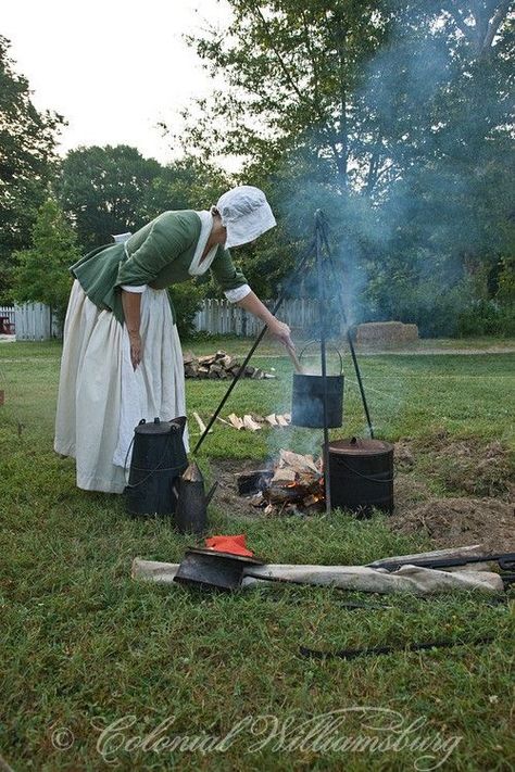 Williamsburg Colonial, Colonial Clothing, Colonial Williamsburg Va, Colonial Williamsburg Virginia, Sturbridge Village, Colonial Life, Colonial Dress, Brick Pizza Oven, Colonial Times