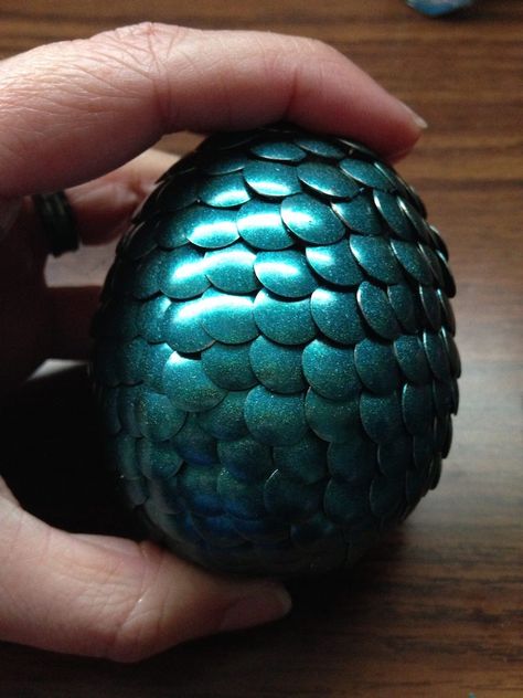 How to make a dragon egg with nail polish and thumb tacks | Offbeat Home & Life Diy Dragon Eggs, Dragon Eggs Tutorial, Dragon Egg Diy, Dragon Egg Craft, Diy Dragon, Disney Raya, Make A Dragon, Game Of Thrones Party, Fantasy Craft