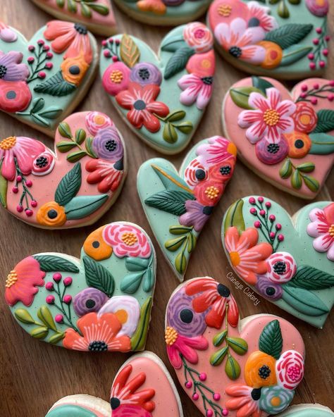 Mother’s Day Cookies Decorated, Mothers Day Cookies Decorated, Spring Flower Cookies, Cookies Flowers, Cookies Decoradas, Easter Sugar Cookies, Cookie Decorating Party, Spring Cookies, Heart Shaped Cookies