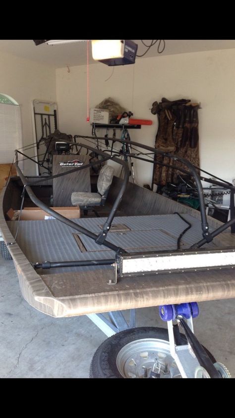 MudmotorTalk.com - View topic - Boat blind ideas Homemade Boat, Duck Hunting Blinds, Mud Boats, Duck Blind Plans, Boat Blinds, Duck Hunting Boat, Duck Boat Blind, Blind Ideas, Free Boat Plans