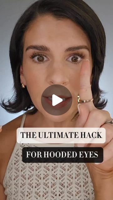 Kate | Makeup Tips | This is my new favorite hack for hooded eyes! It's a trust the process kind of technique, but it WORKS!! 👌🏼 

Will you try this trick???... | Instagram Eye Crease Makeup Hooded Eyelids, Eyeliner Hack For Hooded Eyes, Makeup For Hooded Eyes Droopy Eyelids, One Eyeshadow Look Hooded Eyes, Mascara Hooded Eyes, Hooded Eye Hacks, Eye Makeup Techniques For Hooded Eyes, How To Do Eye Makeup For Hooded Eyes, Everyday Makeup For Hooded Eyes