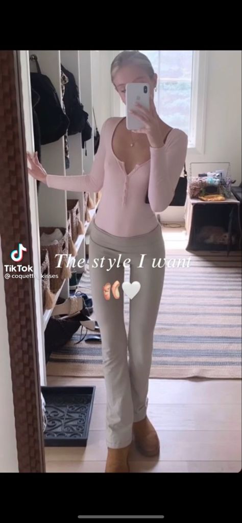 Nina Sayers Inspired Outfit, Off Duty Ballet Style, Ballet Core Athleisure, Ballet Off Duty Aesthetic, Coquette Winter Outfits Pants, Ballet Athleisure, Off Duty Ballerina Aesthetic, Ballerina Core Aesthetic Outfits, Ballerina Core Outfit