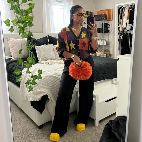 Sweats, Cardigans and Clogs | What ya’ll think???? Rate my outfit from 1-10 Bag: @jwpei_official | Instagram Outfits With Clogs, Cozy Ootd, Clog Outfit, Chic Work Outfit, Color Combos Outfit, Fall Attire, Ootd Outfits, January 4, Game Dresses