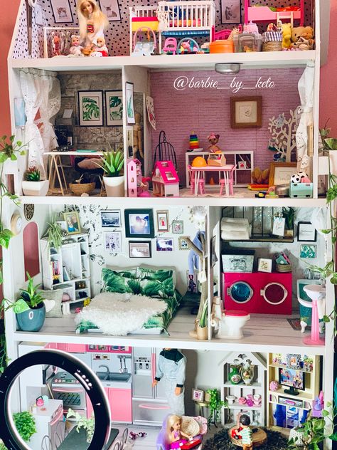 Doll Room Barbie, Barbie Doll Apartment Diy, Aesthetic Barbie House, Barbie House Renovation, Dollhouse For Barbie Dolls, Barbie Room Diy, Custom Barbie House, Barbie Doll Bedroom Ideas, Barbie Doll Diorama