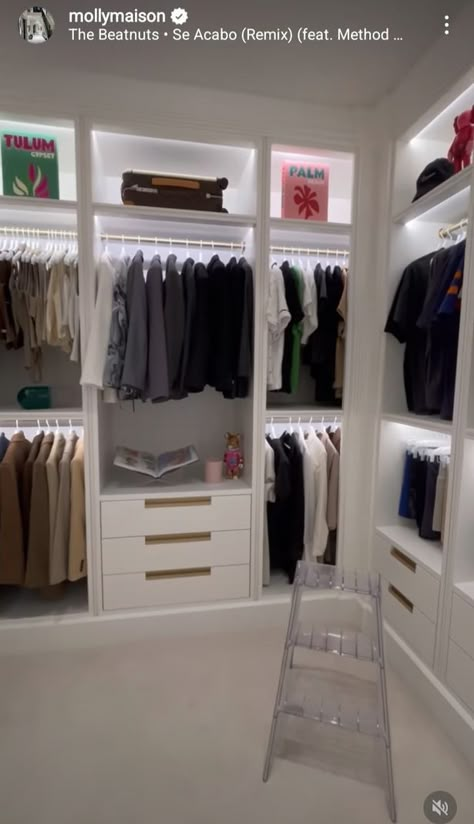 Storage Cupboard Ideas, Neutral Dressing, Small Storage Cupboard, Dressing Room Decor, Wardrobe Room, Bedroom Closet Design, Walk In Wardrobe, Dream Apartment, Dressing Room Design