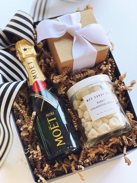 Champagne Gift Box, Wine Gifts Diy, Food Gift Box, Gourmet Gift Box, Celebration Box, Diy Gifts For Men, Baskets For Men, Gift Box For Men, Champagne Bubbles