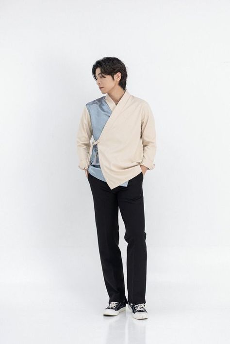 Light comfortable shirt it's good it's great for summer arrived on time Modern Male Hanbok, Traditional Korean Clothing Men, Modern Hanbok Men, Modern Hanfu Men, Hanbok Men, Japanese Male Fashion, Korean Hanbok Modern, Chinese Men's Clothing, Hanbok Male