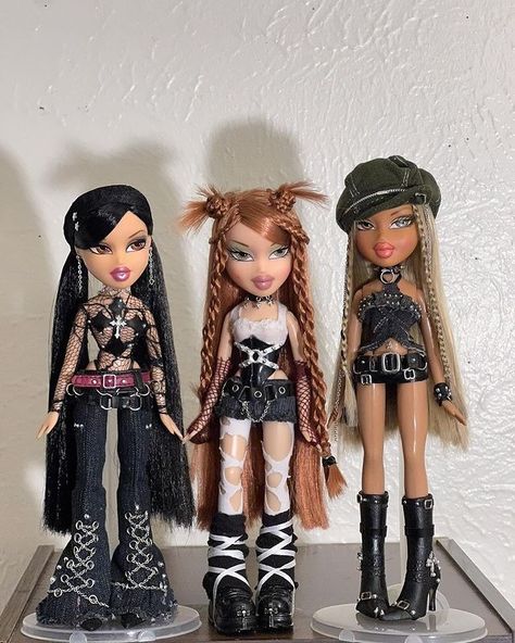 Y2k Bratz Inspired Outfits, Bratz Dolls Outfits 2000s, Bratz Doll Outfits Halloween, Bratz Doll Outfits Inspiration, Bratz Dolls Aesthetic Outfits, Bratz Outfits Inspiration, Bratz Doll Halloween, Hairstyles For Dolls, Schedule Aesthetic