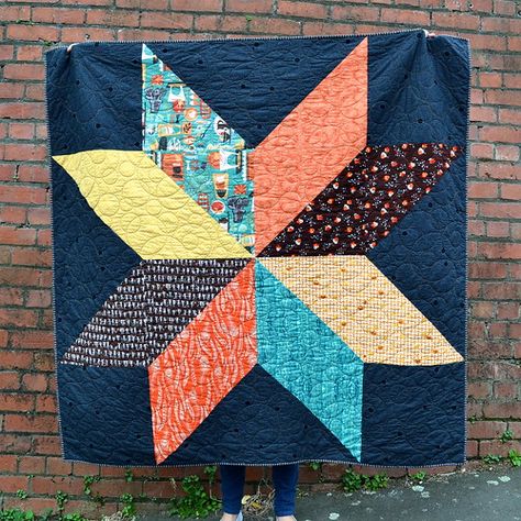 Giant Star Quilt, Diy Baby Blocks, Mens Quilts, Picnic Quilts, Quilt Easy, Hst Quilts, Half Square Triangle Quilts Pattern, Quick Quilts, Triangle Quilts