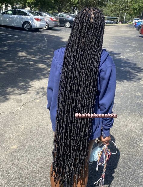 44 Inch Soft Locs, Knee Length Faux Locs, Soft Locs Long With Color, Soft Locs Color Ideas Black Women, Knee Length Soft Locs, Long Locs Black Women, 90s Hip Hop Outfits, Marley Locs, Butterfly Locks