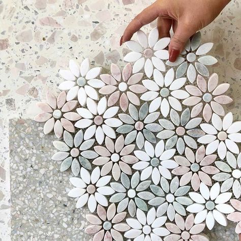 Floral Shower Tile, Flower Kitchen Backsplash, Flower Backsplash Kitchen, Floral Kitchen Backsplash, Flower Backsplash, Flower Tile Backsplash, Flower Mosaic Tile, Splash Back Ideas, Floral Mosaic Tile