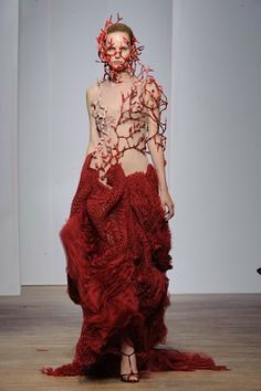 Coral Reef Costume Ideas on Pinterest | Mermaids, Headdress and ... Yiqing Yin, Textil Design, Textiles Fashion, Fantasy Fashion, Looks Style, Mode Inspiration, Costume Design, Couture Fashion, Look Fashion