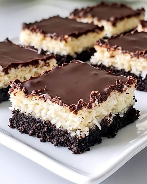 The Pioneer Woman -Ree Drummond | Coconut Bounty Cookie Bars 🍫🥥 | Facebook Pioneer Woman Ree Drummond, Ree Drummond, Cookie Crumbs, The Pioneer Woman, Pioneer Woman, Cookie Bars, Chocolate Cookie, Coconut, Candy