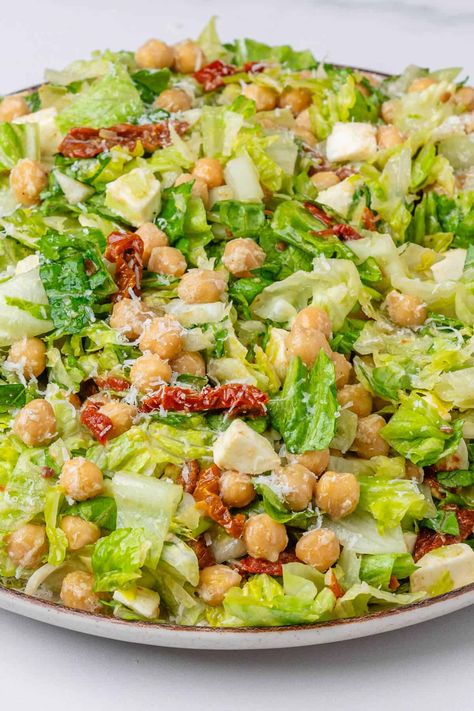 Make the famous La Scala Chopped Salad at home. Enjoyed by A-lister celebrities, it's a simple and delicious salad, packed of flavor! Scala Chopped Salad, Salad At Home, Chopped Salad Recipes, Romaine Lettuce Salad, Famous Recipe, Italian Salad, Lettuce Salad, Lentil Salad, Large Salad Bowl