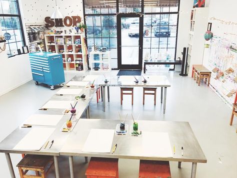 Art Room Table Set Up, White Art Studio, Childrens Art Studio, Rainy Tuesday, Classe D'art, Kids Art Studio, Retail Store Interior Design, Art Studio Space, Kids Room Paint