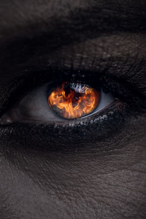 Fire In Eyes Aesthetic, Fire Reflection In Eyes, Eyes Like Fire, Fire Eyes Aesthetic, Fire In Eyes, Demonic Aesthetic, Eye Contact Aesthetic, Glowing Orange Eyes, Eris Vanserra