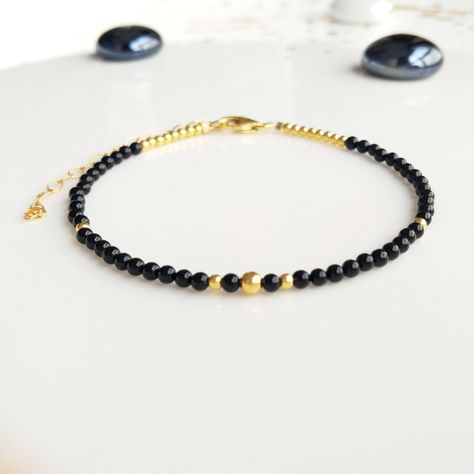 "Minimalist, wearable and delicate 14k gold filled and onyx beads bracelet. Length: from 5,5\" to 8\" with 1\" 14k gold filled extensor chain. Width: 2mm onyx beads and 2 and 3mm 14k gold filled beads. Material: 14k gold filled chain and strong lobster clasp. Handmade in Spain. ✩ Please kindly note that these stones are natural so they can vary slightly in color from the one on the pics. They can also contain some inclusions. ✩ Ideal for a gift and for combinate with other bracelets. All our products are presented in an organza bag. ♡ Made with love in Valencia ♡ ----------------------------- Discover the NICTE collection here: https://www.etsy.com/shop/NicteShop ♡ Gemstone bracelets > https://www.etsy.com/es/shop/NicteShop?section_id=32205467 * Moonstone jewelry > https://www.etsy.com/es/ Bracelet Cordon, Miyuki Bracelet, Black Onyx Bracelet, Real Gold Jewelry, Gold Armband, Gold Rings Fashion, Beads Bracelet Design, Crystal Healing Bracelets, Yoga Bracelet