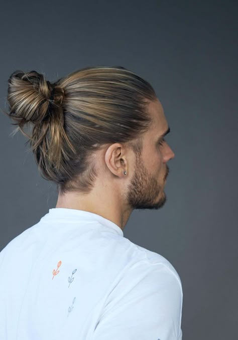 Man Bun Straight Hair, Men Long Hair Ponytail, Mens Bun Hairstyles, Mens Long Haircut Undercut, Long Hair Undercut Mens, Man Bun Aesthetic, Ponytail Hairstyles Men, Mens Long Hair Undercut, Long Hair Fade