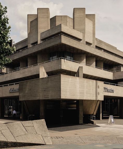 London National Theatre, Brutalist Architecture London, London Architecture Modern, Brutalism Aesthetic, Modern Brutalism, London Southbank, Southbank London, Architecture Brutalism, Minimalism Architecture