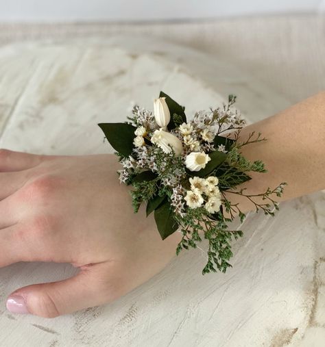 Wrist corsage prom