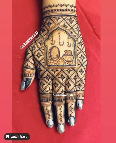 Karva Chauth Mehndi Designs, Mehndi Designs Bridal Hands, Karwa Chauth, Mehndi Design Pictures, Simple Mehndi Designs Fingers, Very Simple Mehndi Designs, Engagement Mehndi Designs, Full Mehndi Designs, Henna Tattoo Designs Simple