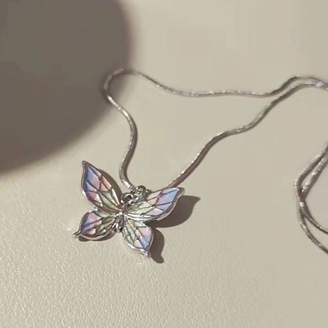 Aesthetic Accessories Necklace, Magical Jewelry Pendants, Chloe Bourgeois, Necklace Butterfly, Collar Chain, Magical Jewelry, Butterfly Pendant Necklace, Cute Necklace, Girls Necklaces