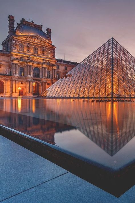 Parigi è la capitale della Francia situata su un’ansa della Senna, posizione molto favorevole poiché fondamentale snodo di trasporti e traffici del continente europeo. Scrigno contenente nume… Foreign Places, Paris Life, Paris Dream, Paris Aesthetic, Mint Tea, Voyage Europe, Louvre Paris, The Louvre, Oui Oui