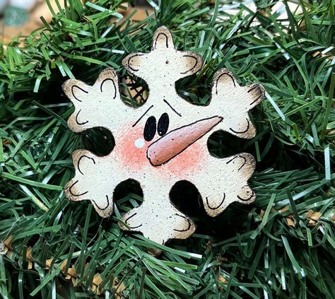 Pair Snowflake Ornament, Christmas Decor, Gift for Family, Personalized Gift, Country Crafts, Magnet, Handcrafted, Gift Tag - Etsy Wooden Snowflakes Painted, Wooden Snowflake Crafts, Wood Snowflake Ornaments, Snowmen Faces, Snowflake Ornaments Diy, Painted Objects, Christmas Gift Tags Handmade, Wooden Snowmen, Snow Men