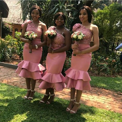 Maid Dresses Short, Bride Maid Dresses, Wedding Dresses South Africa, Wedding Rose Gold Theme, African Bridesmaid Dresses, African Traditional Wear, Plus Wedding Dresses, African Bride, Squad Game