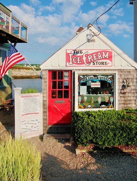 Green Harbor Massachusetts, Americana Beach Aesthetic, Quaint Towns In Massachusetts, Summer In New England Aesthetic, New England 4th Of July, New England Vibes, New England Road Trip Summer, Vintage New England Aesthetic, New England Beach Aesthetic