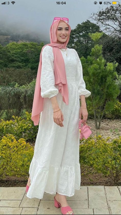 Islamic Fashion Dresses, Hijab Fashion Summer, Ootd Hijab Casual, White Dress Outfit, Modest Casual Outfits, Lover Dress, Muslim Outfits Casual, Women Dresses Classy, Modest Dresses Casual