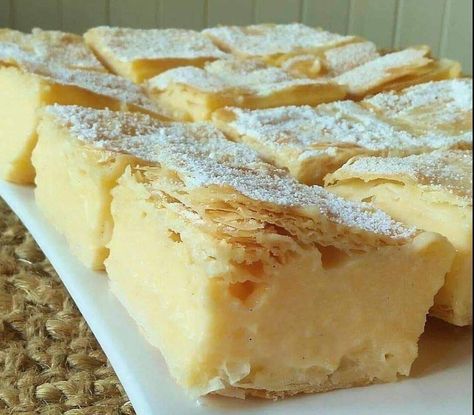 Vanilla Custard Bars, Custard Bars, Cream Puff Cakes, Vanilla Bars, Frozen Yogurt Bar, Savory Dessert, Egg Custard, Custard Recipes, Baking Stuff